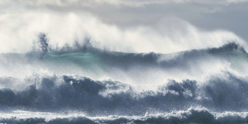 waves crashing 500x250